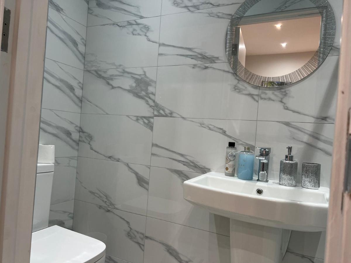 The Grande Residence - Close To Central London & Next To Northfield Tube Station Hanwell Exteriör bild