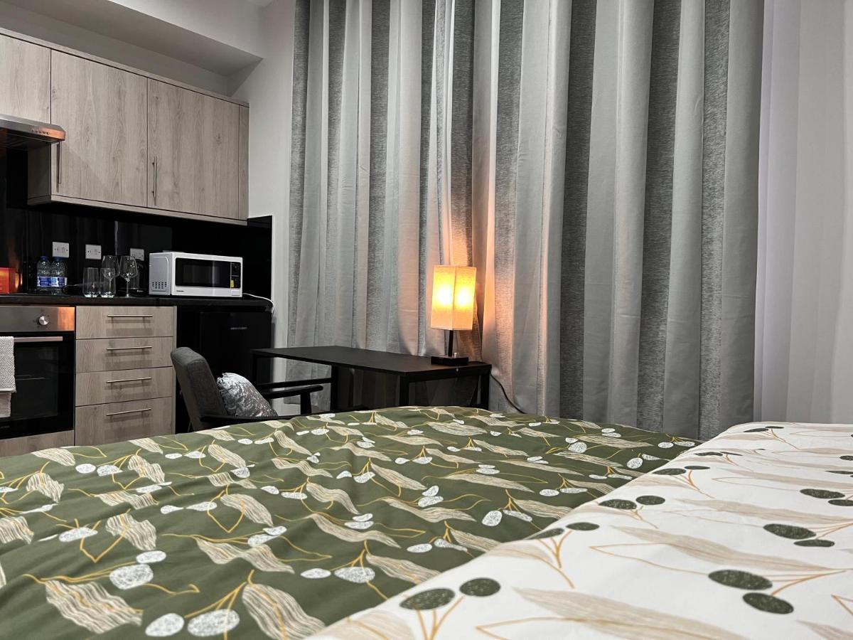 The Grande Residence - Close To Central London & Next To Northfield Tube Station Hanwell Exteriör bild