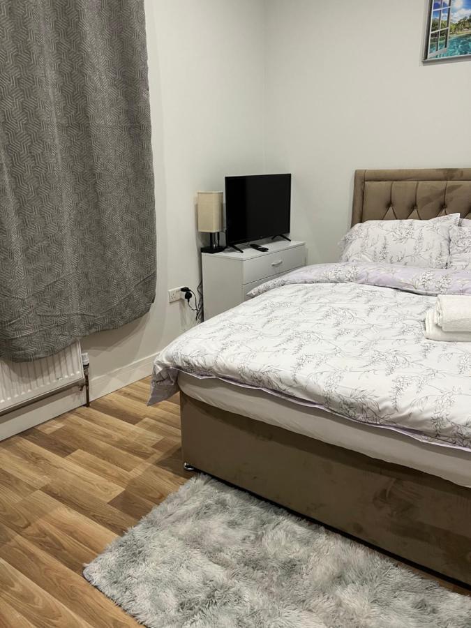 The Grande Residence - Close To Central London & Next To Northfield Tube Station Hanwell Exteriör bild